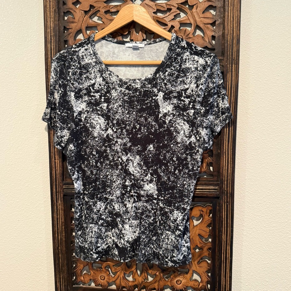 Bar III Black and White Marble-Effect Short Sleeve Tee